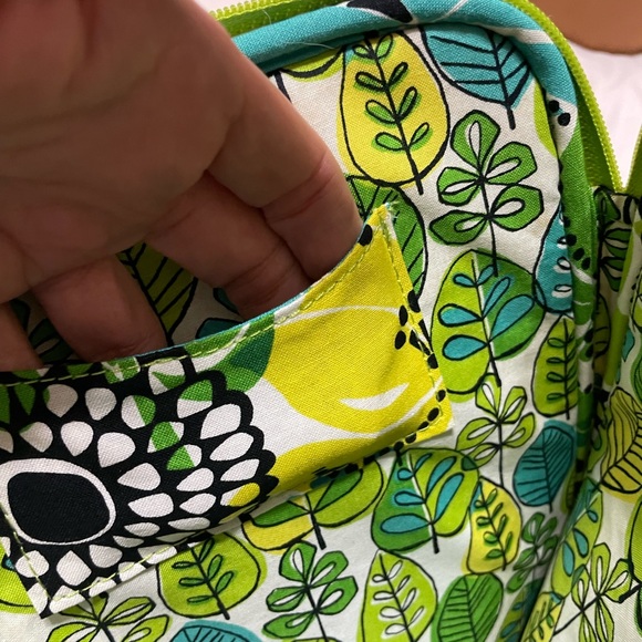 Vera Bradley Kindle iPad e-reader holder, green floral pattern - Picture 5 of 7